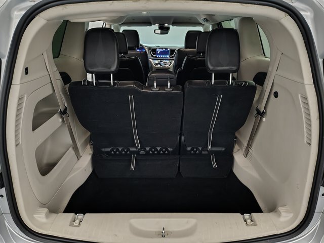 Used 2024 Chrysler Pacifica Touring-L FWD image 16
