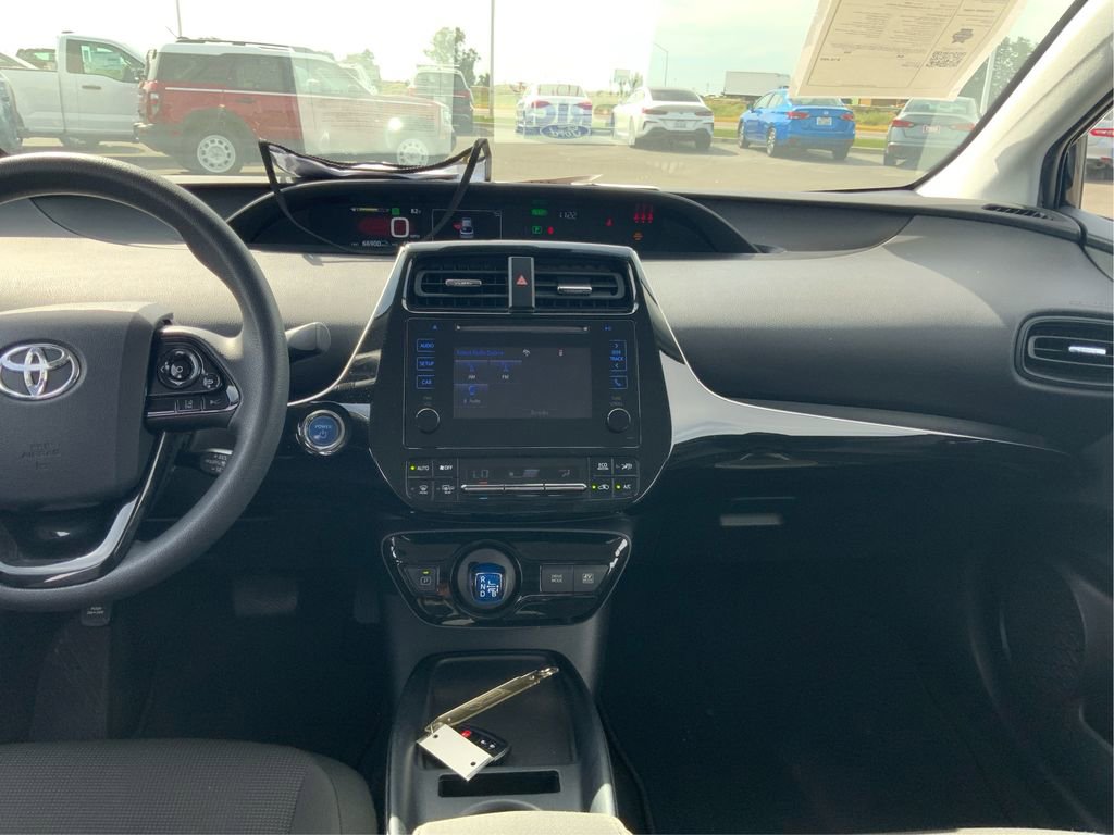 Used 2019 Toyota Prius L Eco w/ Carpet Mat Package image 16