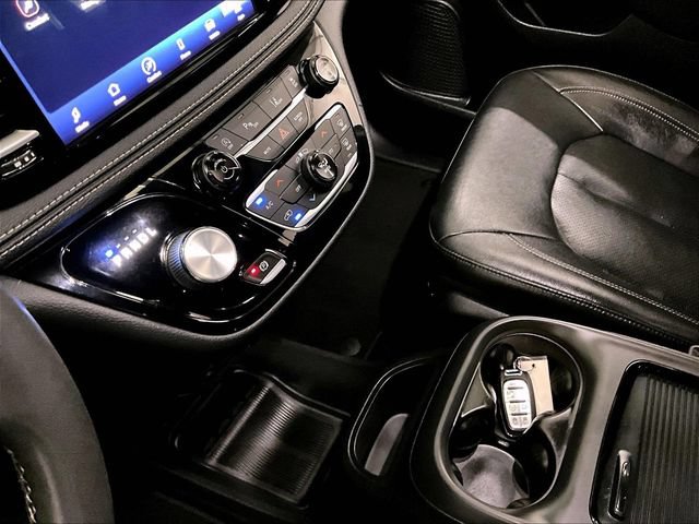 Used 2022 Chrysler Pacifica Touring-L w/ S Appearance Package AWD/4WD image 16