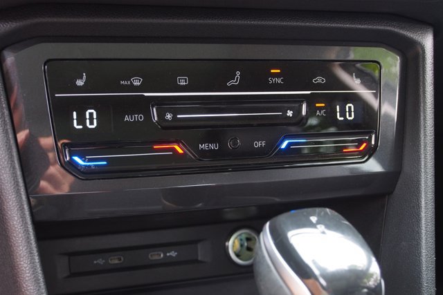 Used 2022 Volkswagen Tiguan SE FWD image 29