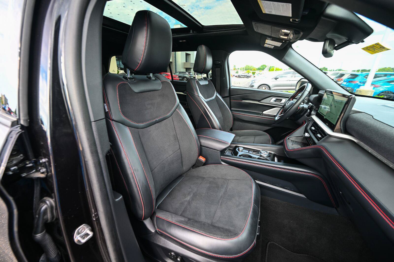 Certified 2025 Ford Explorer ST AWD/4WD image 27