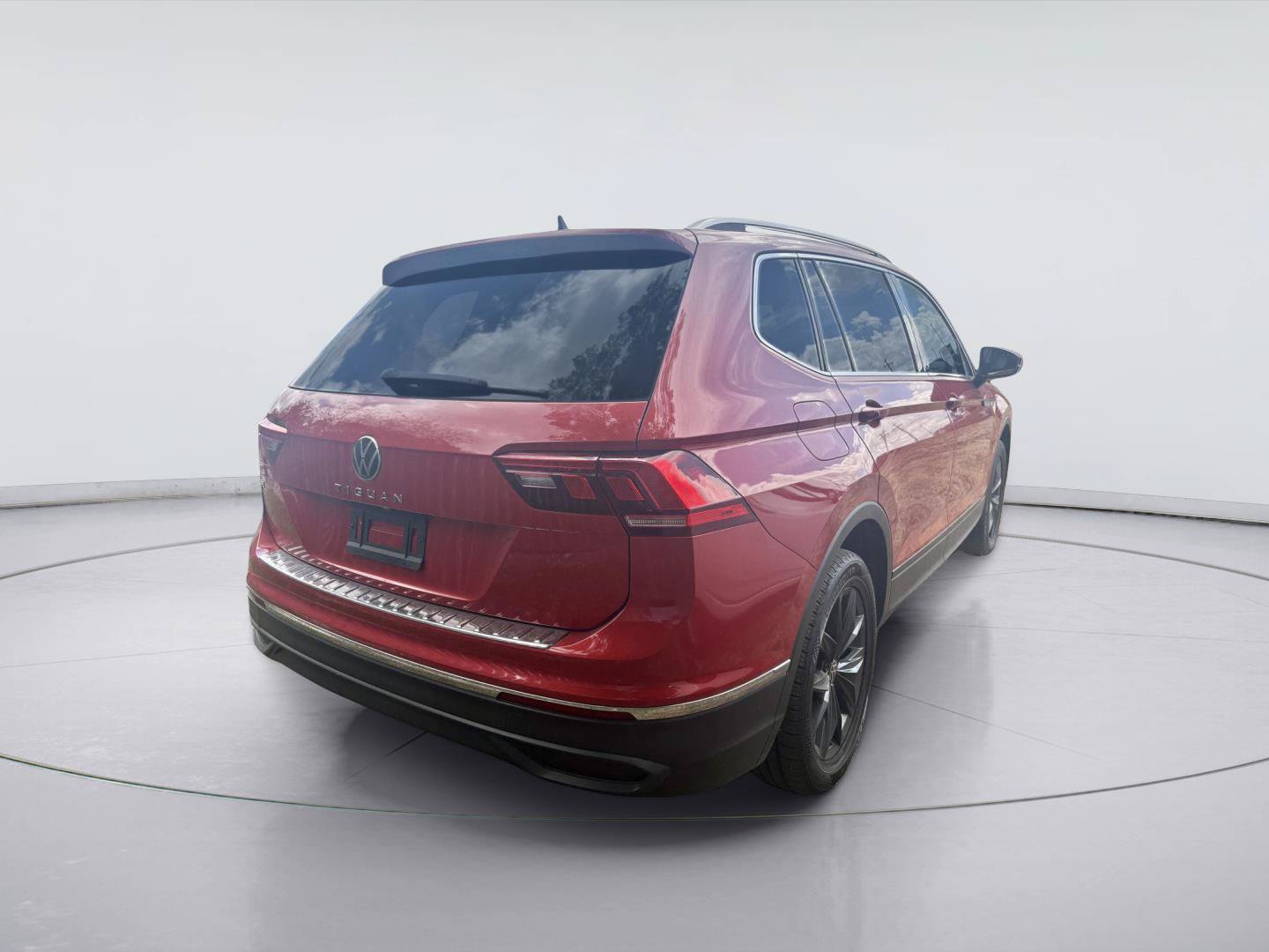 Used 2022 Volkswagen Tiguan SE FWD image 5
