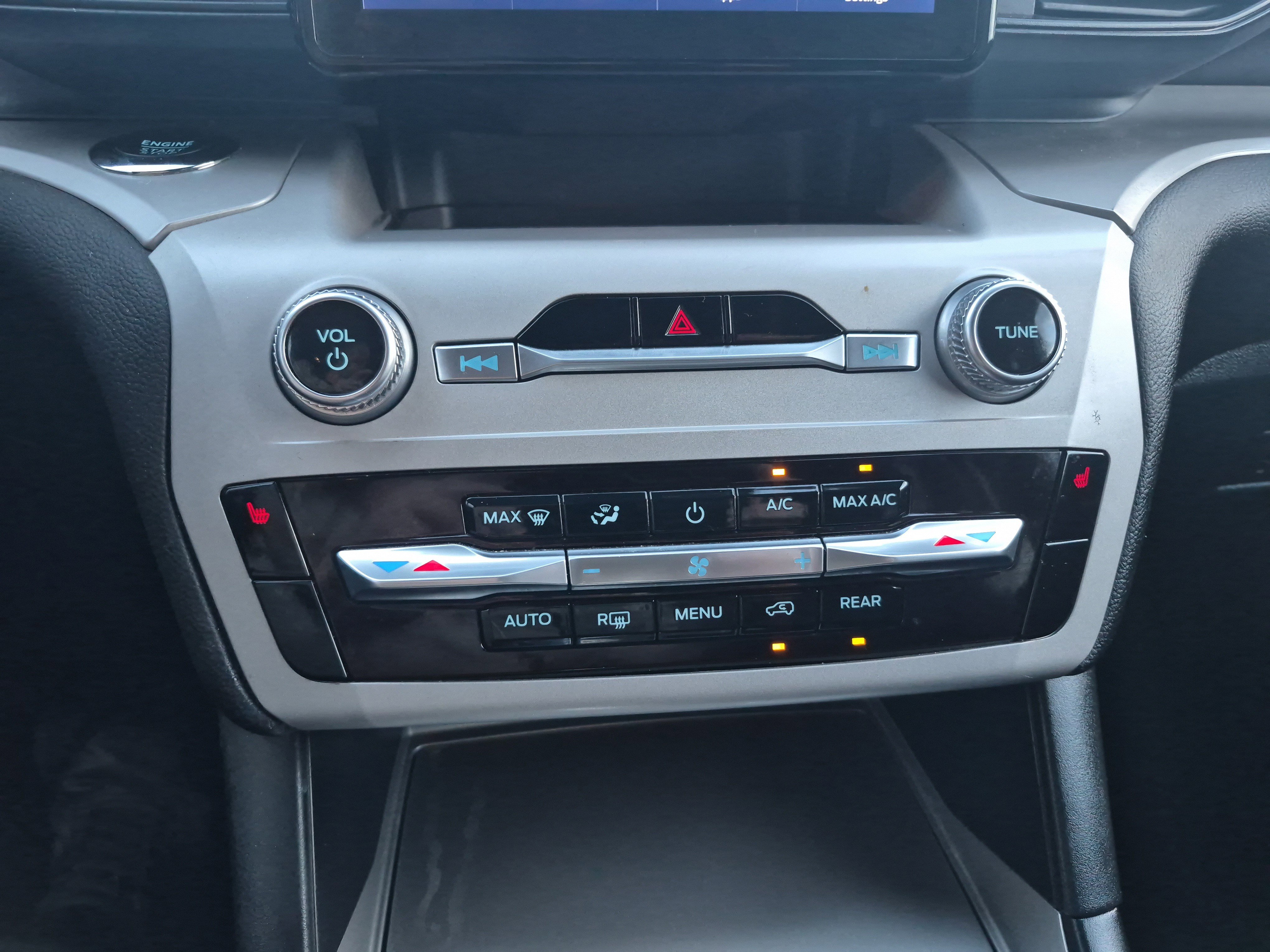 Certified 2024 Ford Explorer XLT image 30