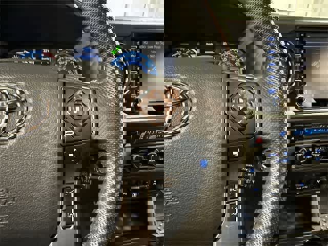 Used 2020 Toyota Tacoma TRD Sport image 10