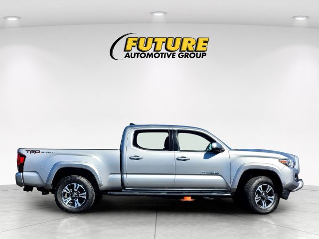 Used 2018 Toyota Tacoma TRD Sport RWD image 3