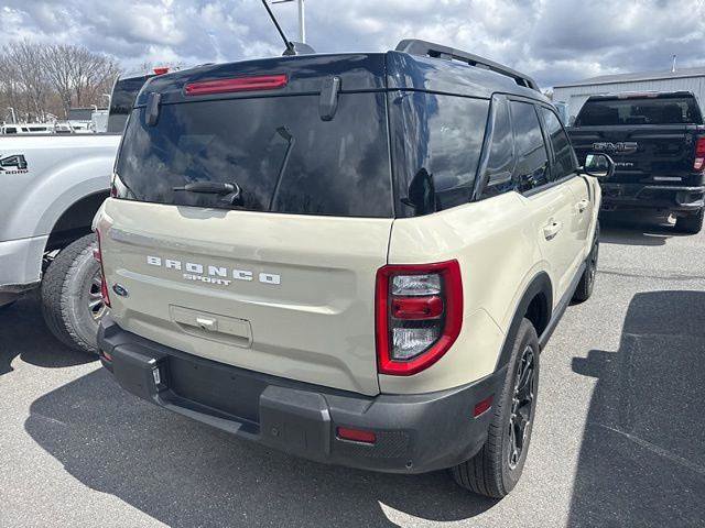 Certified 2025 Ford Bronco Sport Outer Banks w/ Outer Banks Tech Package+ AWD/4WD image 8