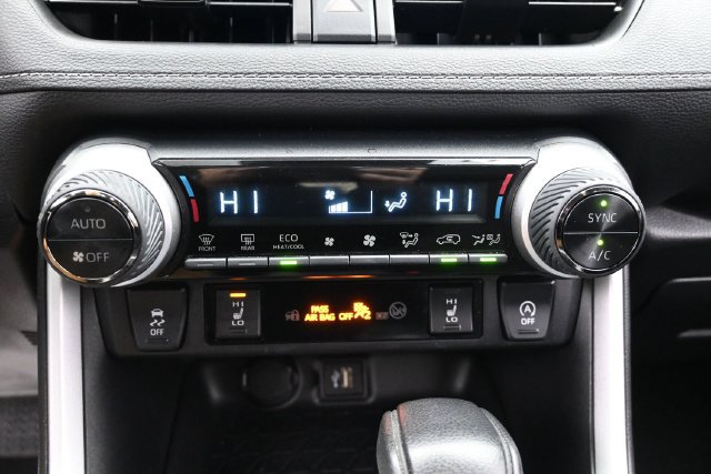Used 2025 Toyota RAV4 XLE w/ Weather Package AWD/4WD image 21