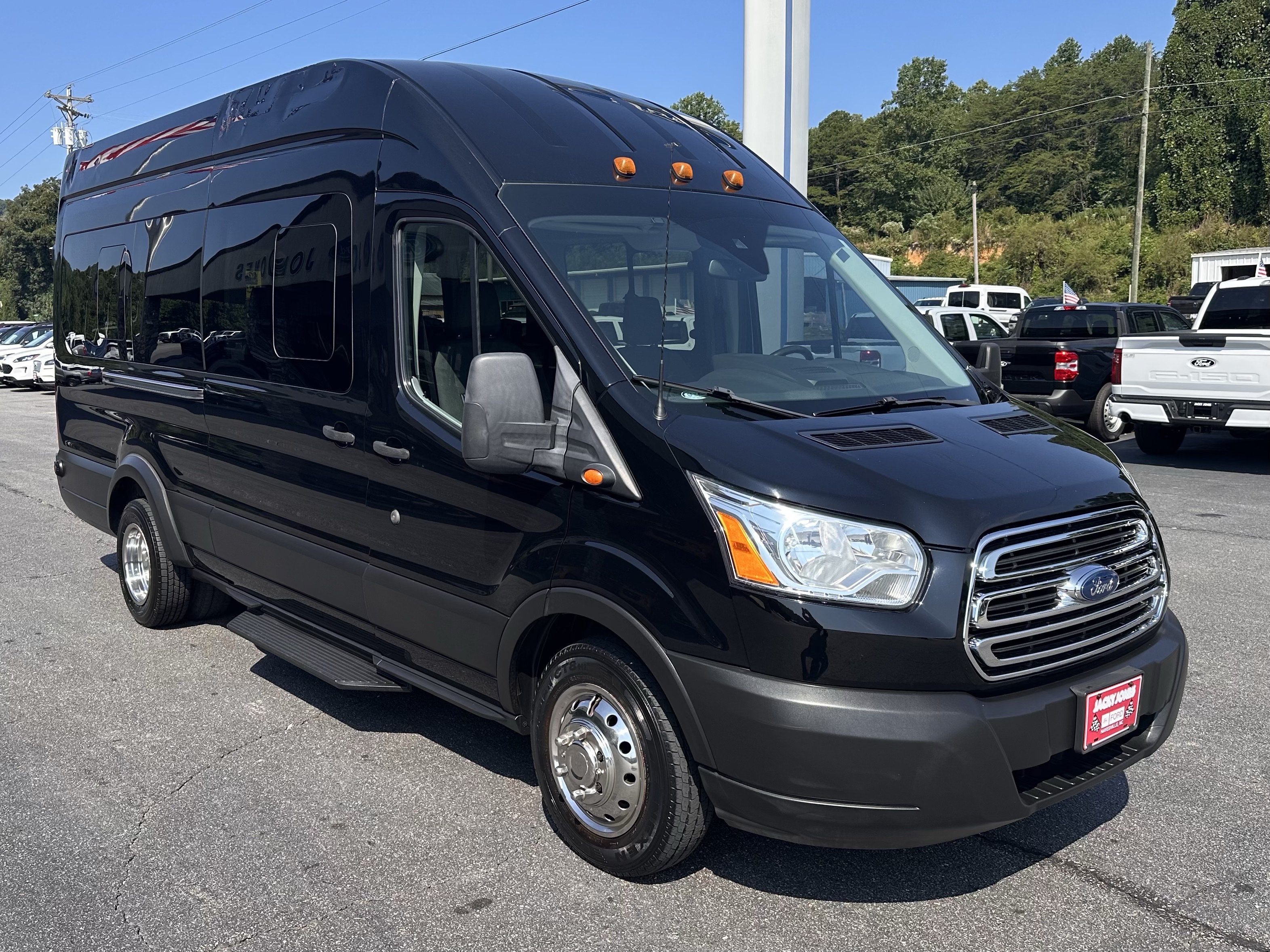 Certified 2019 Ford Transit 350 XLT RWD image 4