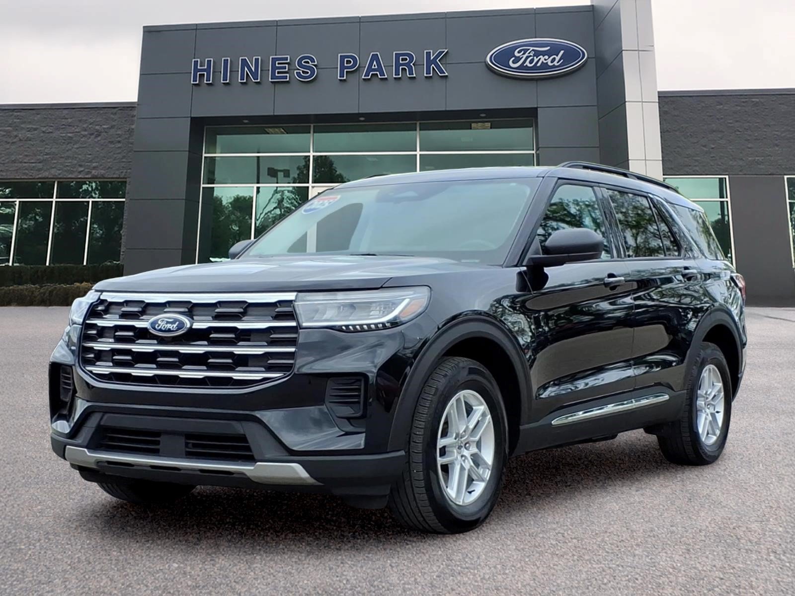Certified 2025 Ford Explorer Active AWD/4WD image 3