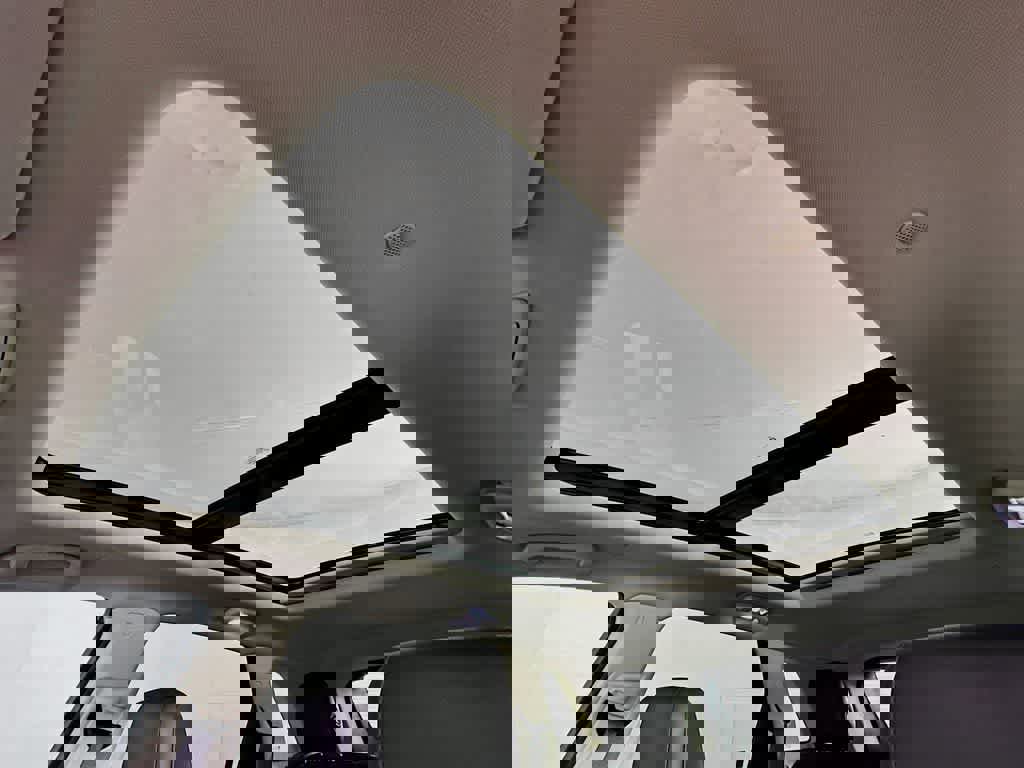 Used 2017 Cadillac XT5 Luxury w/ Driver Awareness Package image 32