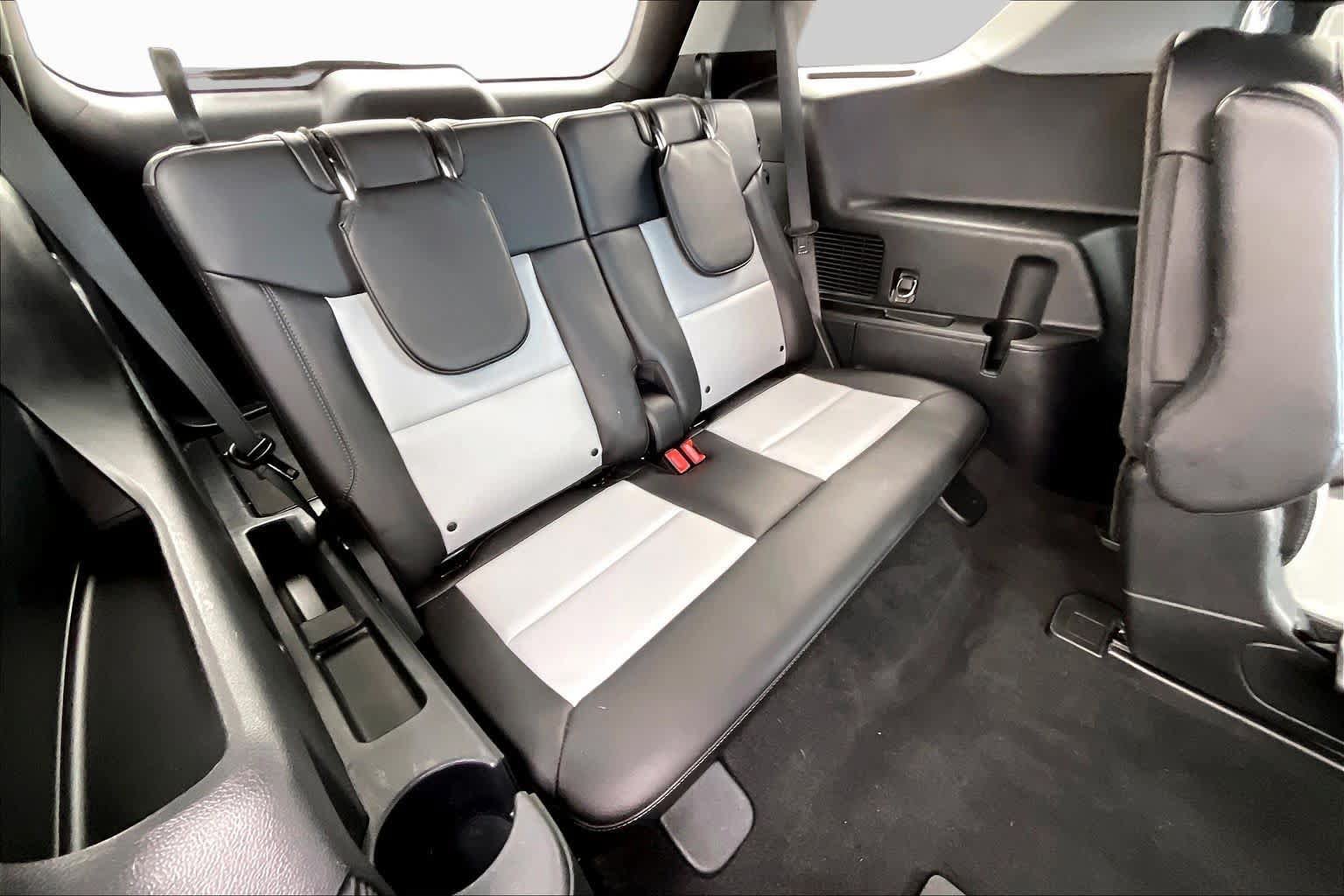 Certified 2023 Ford Explorer XLT RWD image 18