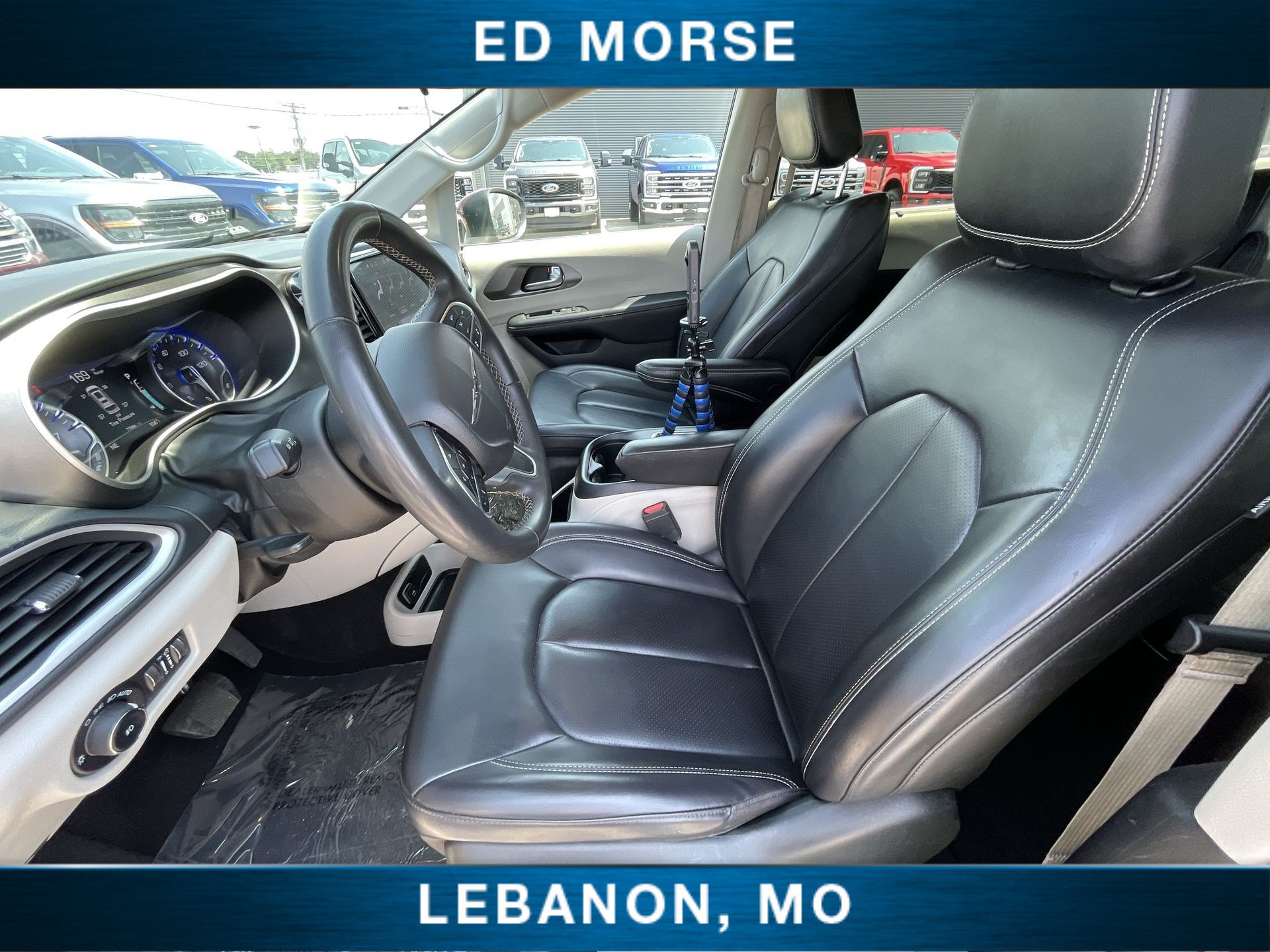 Used 2023 Chrysler Pacifica Touring-L FWD image 18