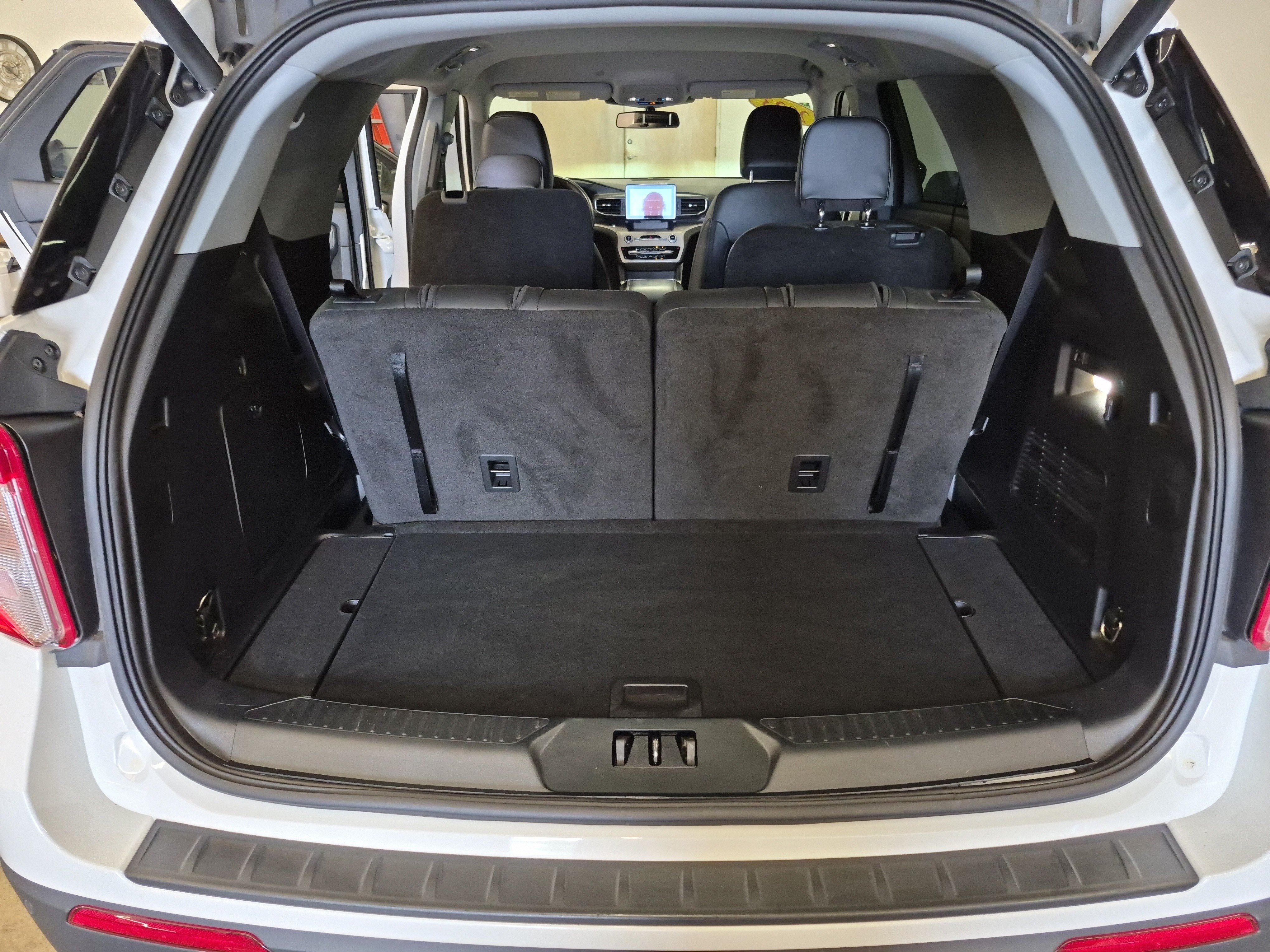 Certified 2023 Ford Explorer XLT w/ Equipment Group 202A RWD image 15