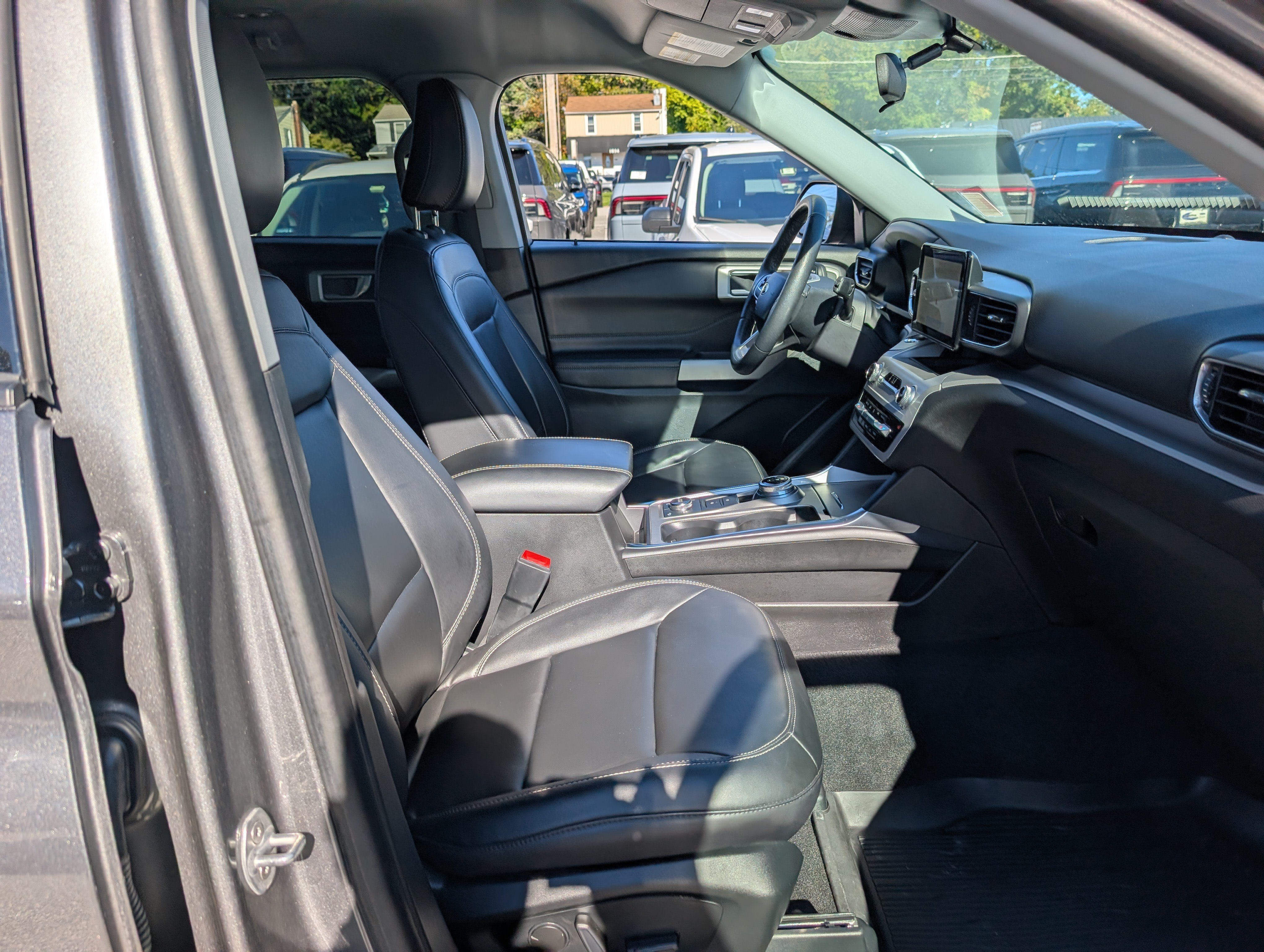 Certified 2023 Ford Explorer XLT w/ Equipment Group 202A AWD/4WD image 12