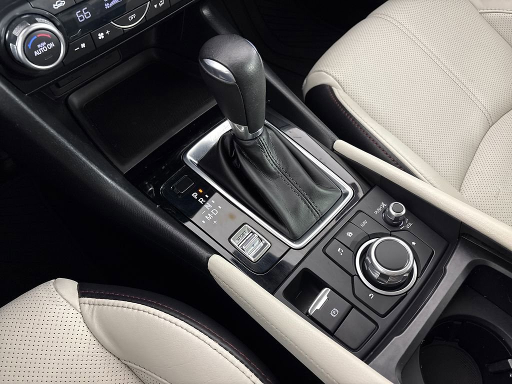 Used 2018 MAZDA MAZDA3 Grand Touring w/ Premium Equipment Package FWD image 27