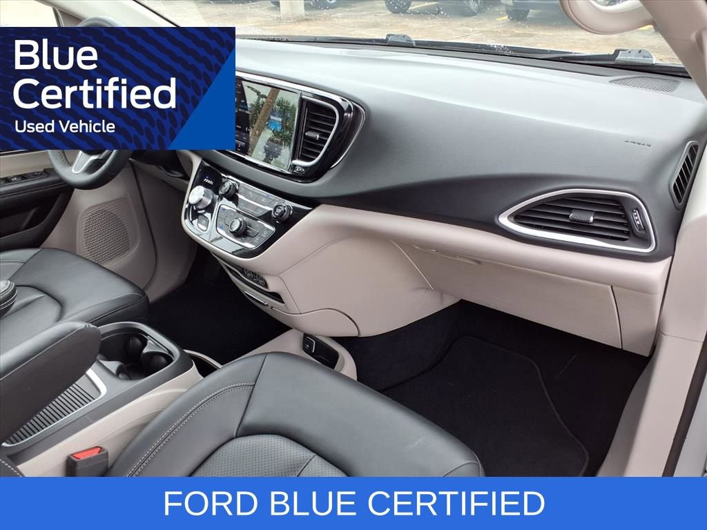Used 2024 Chrysler Pacifica Touring-L image 30