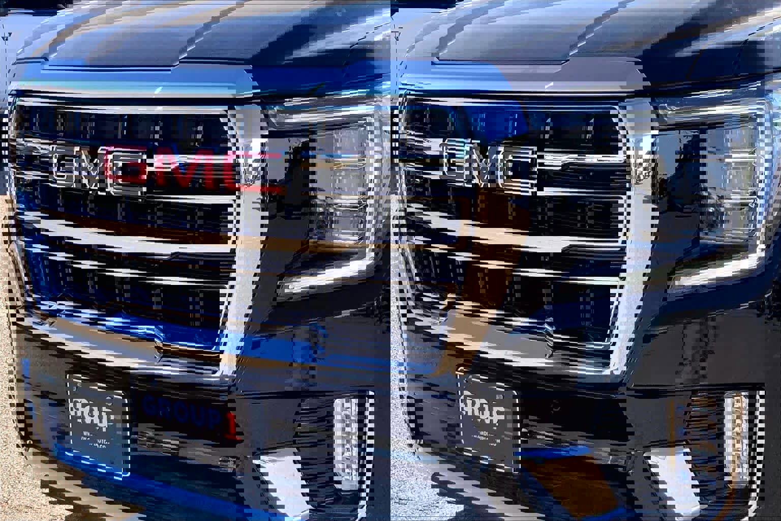 Used 2023 GMC Yukon SLT image 30