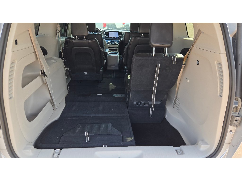 Used 2024 Chrysler Pacifica Touring-L FWD image 15