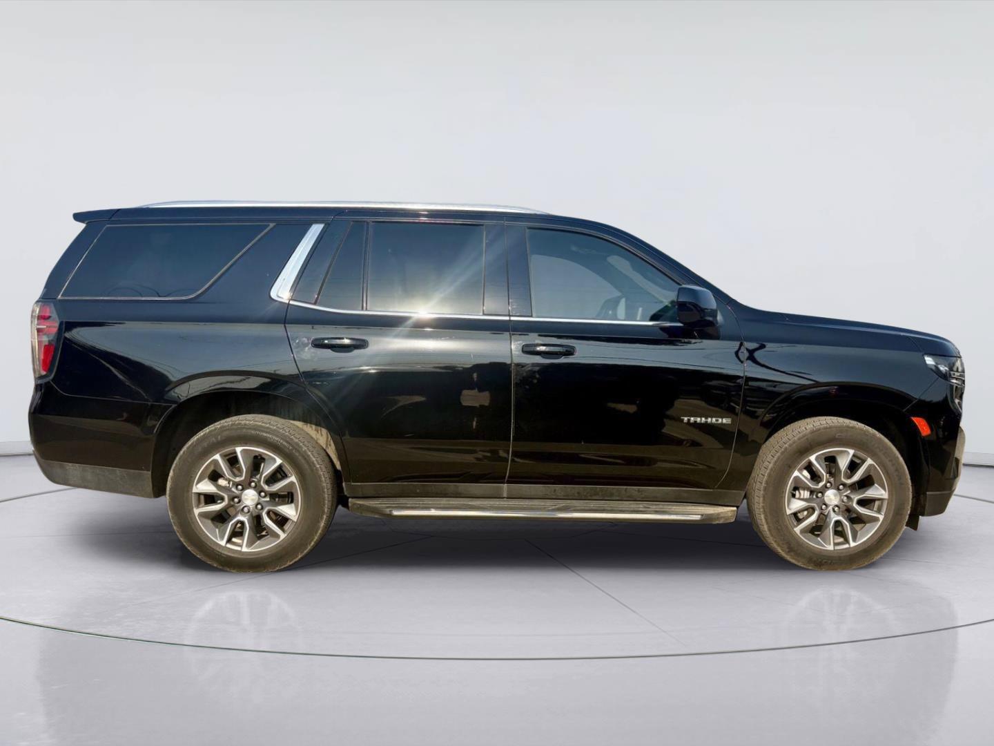 Used 2024 Chevrolet Tahoe LS w/ Driver Alert Package RWD image 2