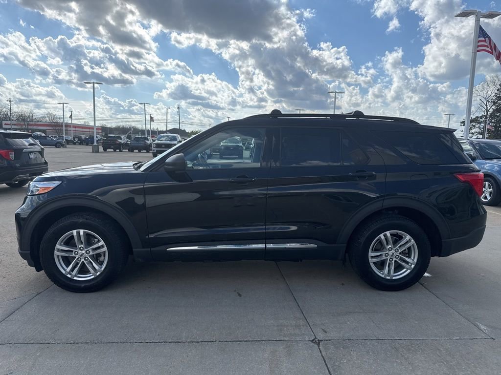 Certified 2022 Ford Explorer XLT w/ Equipment Group 202A AWD/4WD image 2