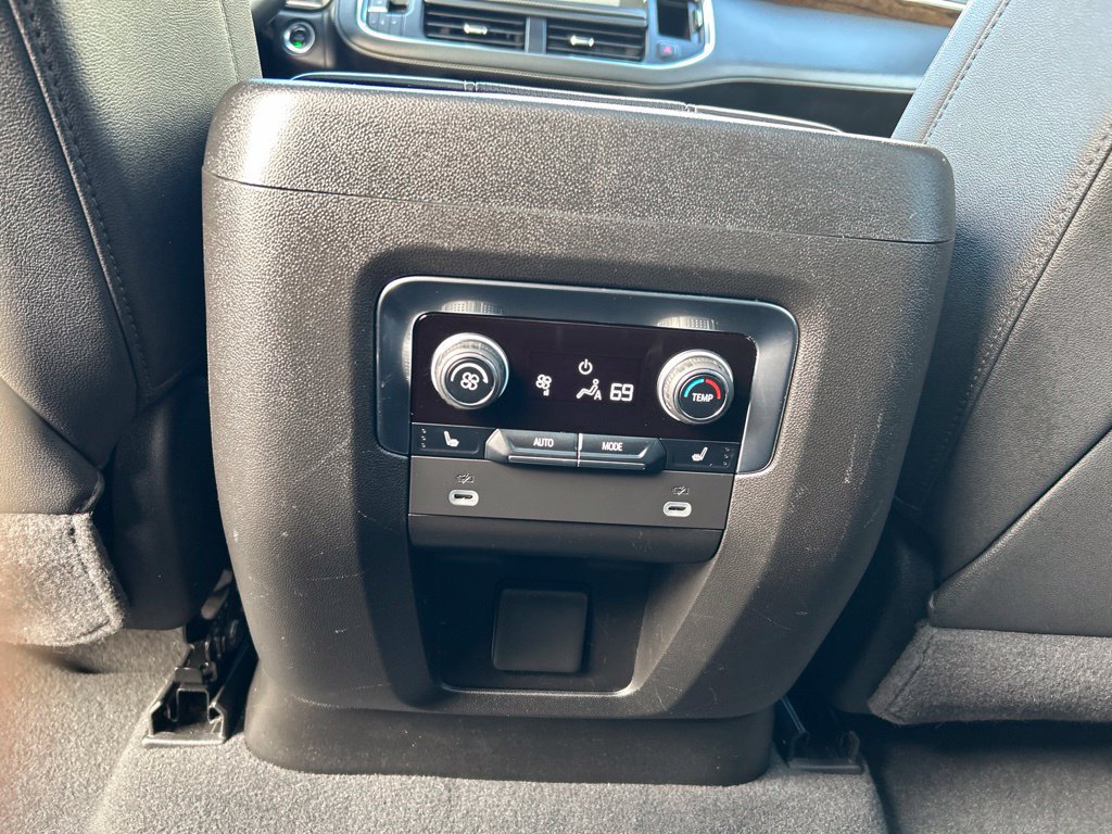 Used 2024 Chevrolet Suburban Premier AWD/4WD image 24