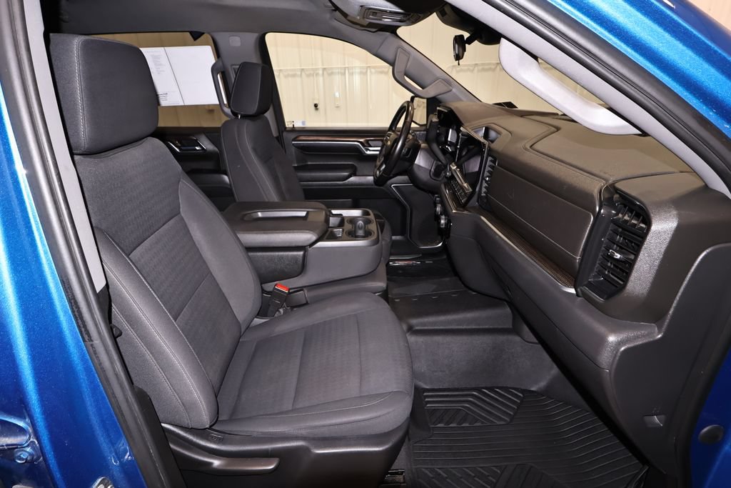 Used 2022 Chevrolet Silverado 1500 LT AWD/4WD image 20
