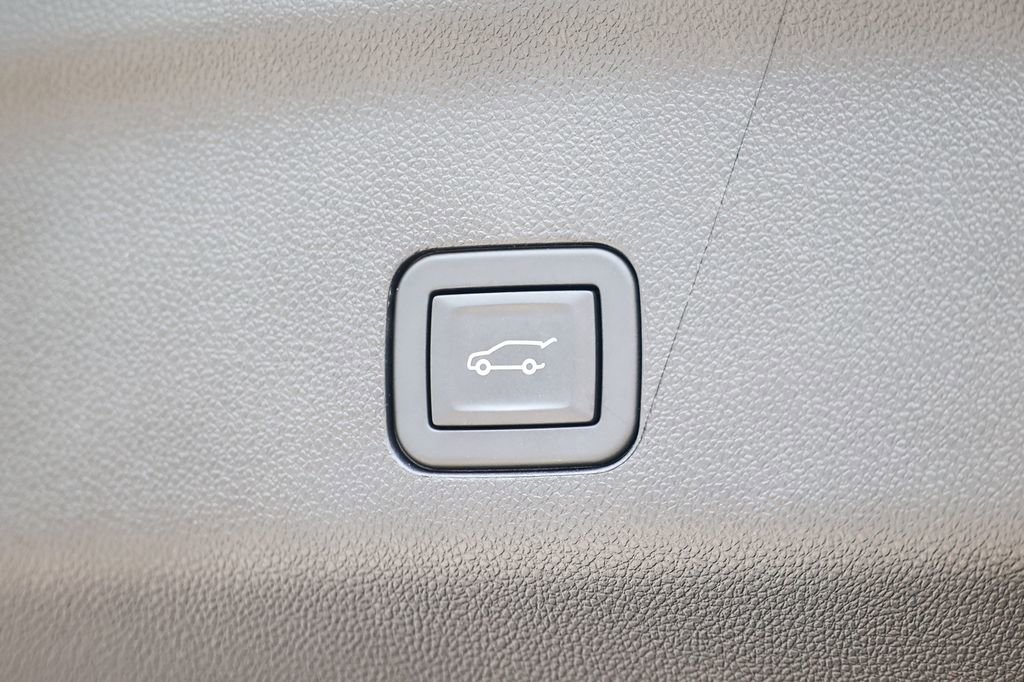Used 2024 GMC Yukon SLT w/ SLT Luxury Package AWD/4WD image 47
