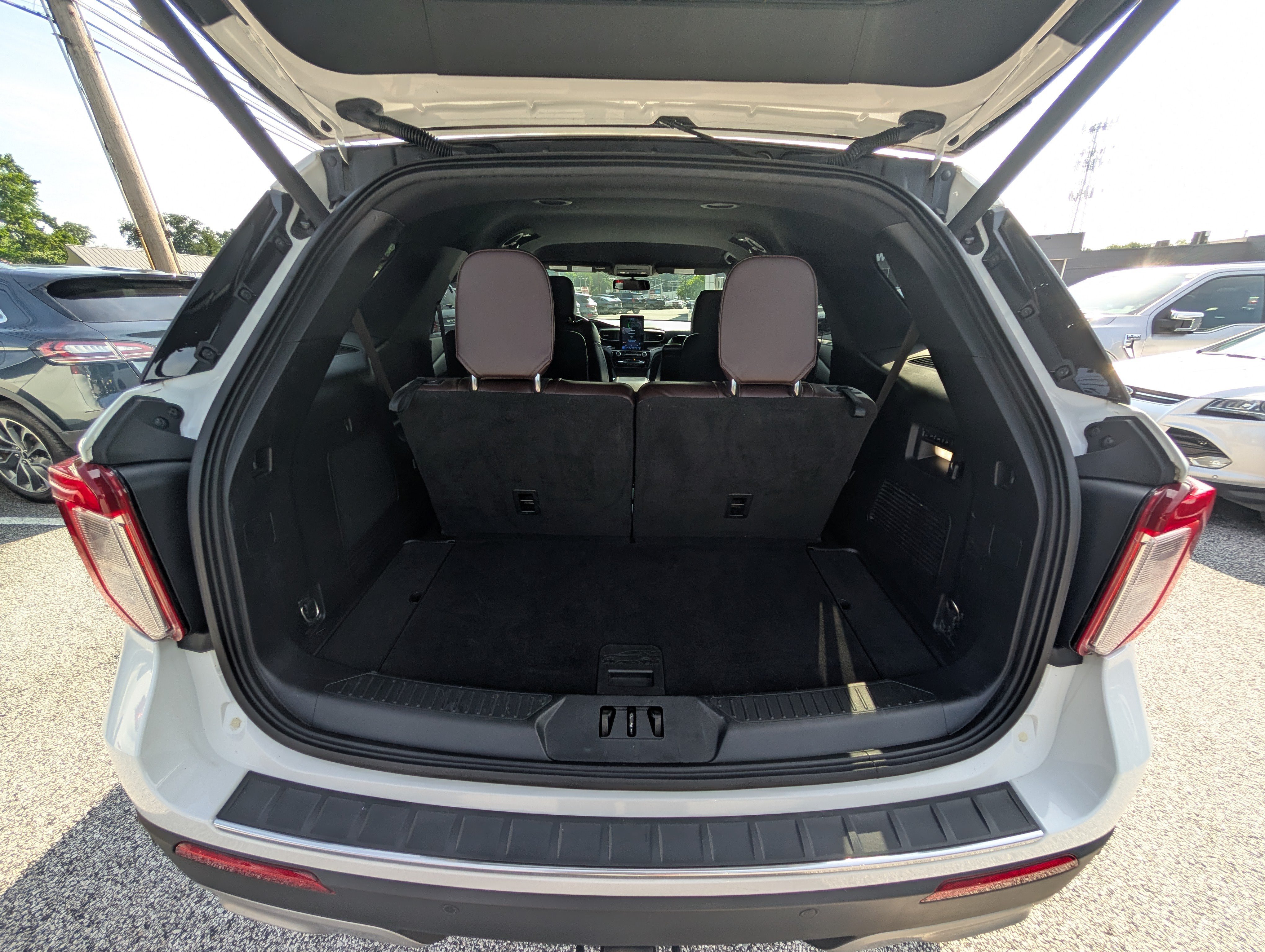 Certified 2021 Ford Explorer Platinum w/ Equipment Group 601A AWD/4WD image 15