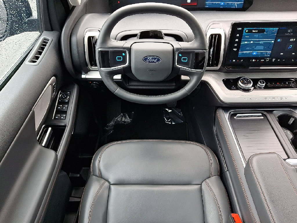 Certified 2025 Ford Expedition Active AWD/4WD image 13