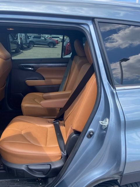 Used 2021 Toyota Highlander Platinum AWD/4WD image 6