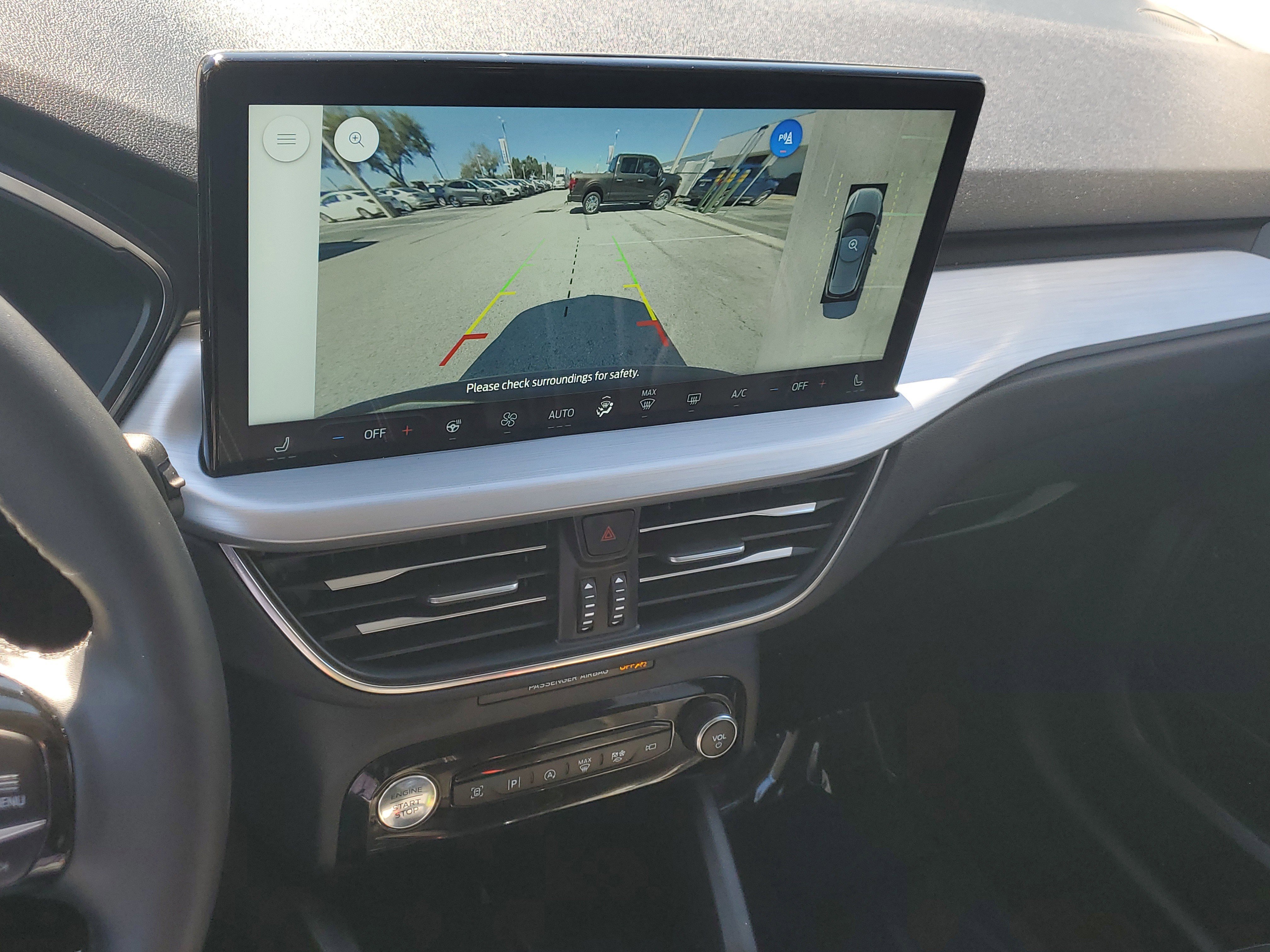 Certified 2025 Ford Escape Platinum w/ Premium Technology Package image 27