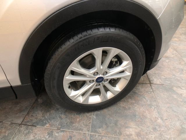 Certified 2018 Ford Escape SE w/ SE Sync 3 Package image 9