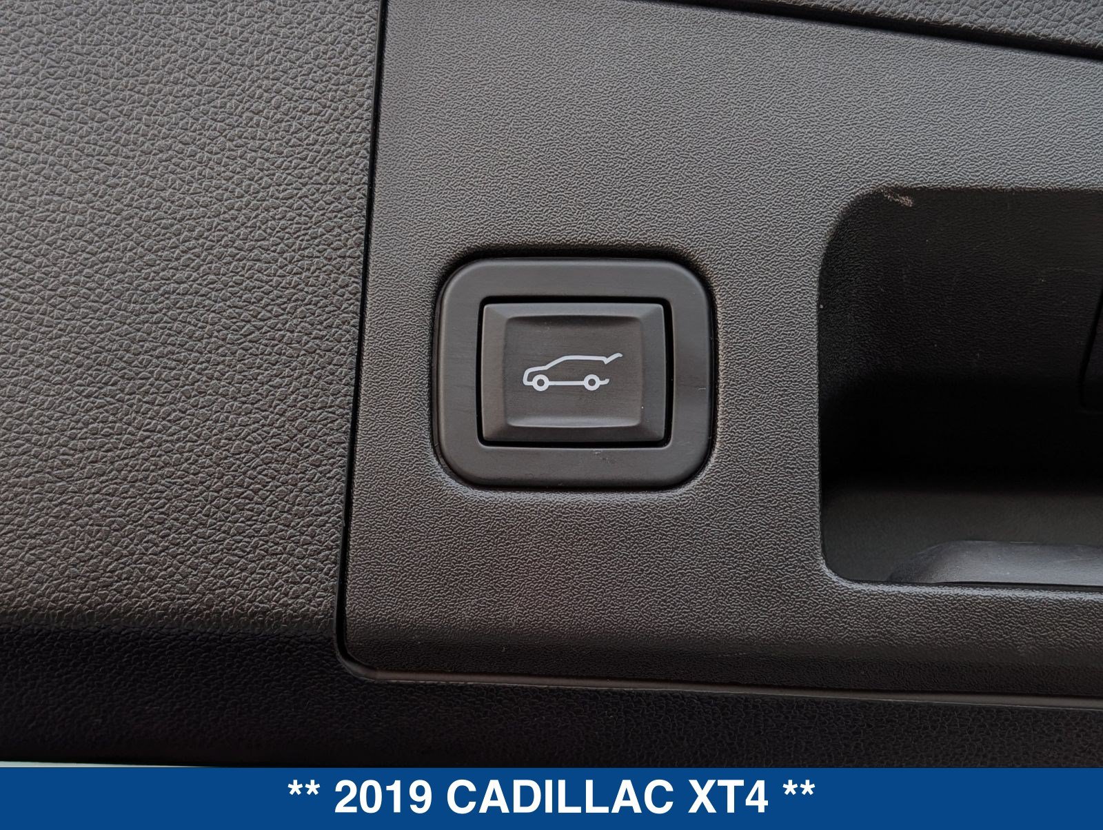 Used 2019 Cadillac XT4 Premium Luxury FWD image 15