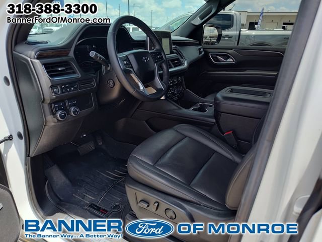 Used 2022 Chevrolet Tahoe Z71 w/ Luxury Package AWD/4WD image 2