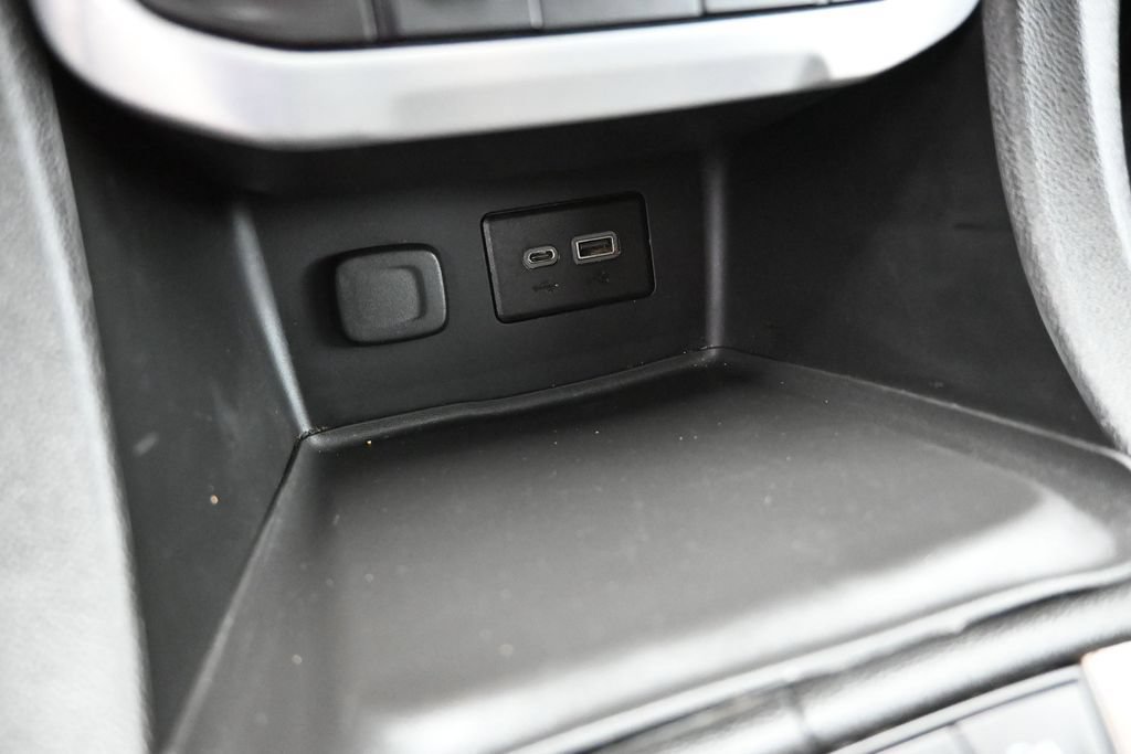 Used 2022 GMC Acadia SLE FWD image 18