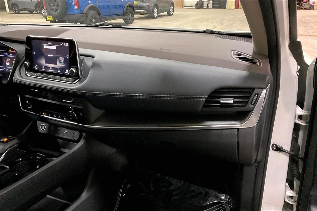 Used 2023 Nissan Rogue SV w/ SV Premium B Package image 15