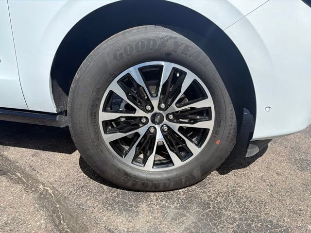 Certified 2025 Ford Expedition Platinum AWD/4WD image 2