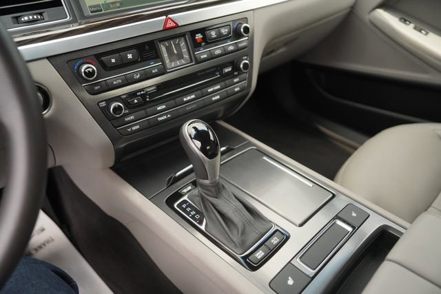 Used 2017 Genesis G80 3.8 RWD image 28
