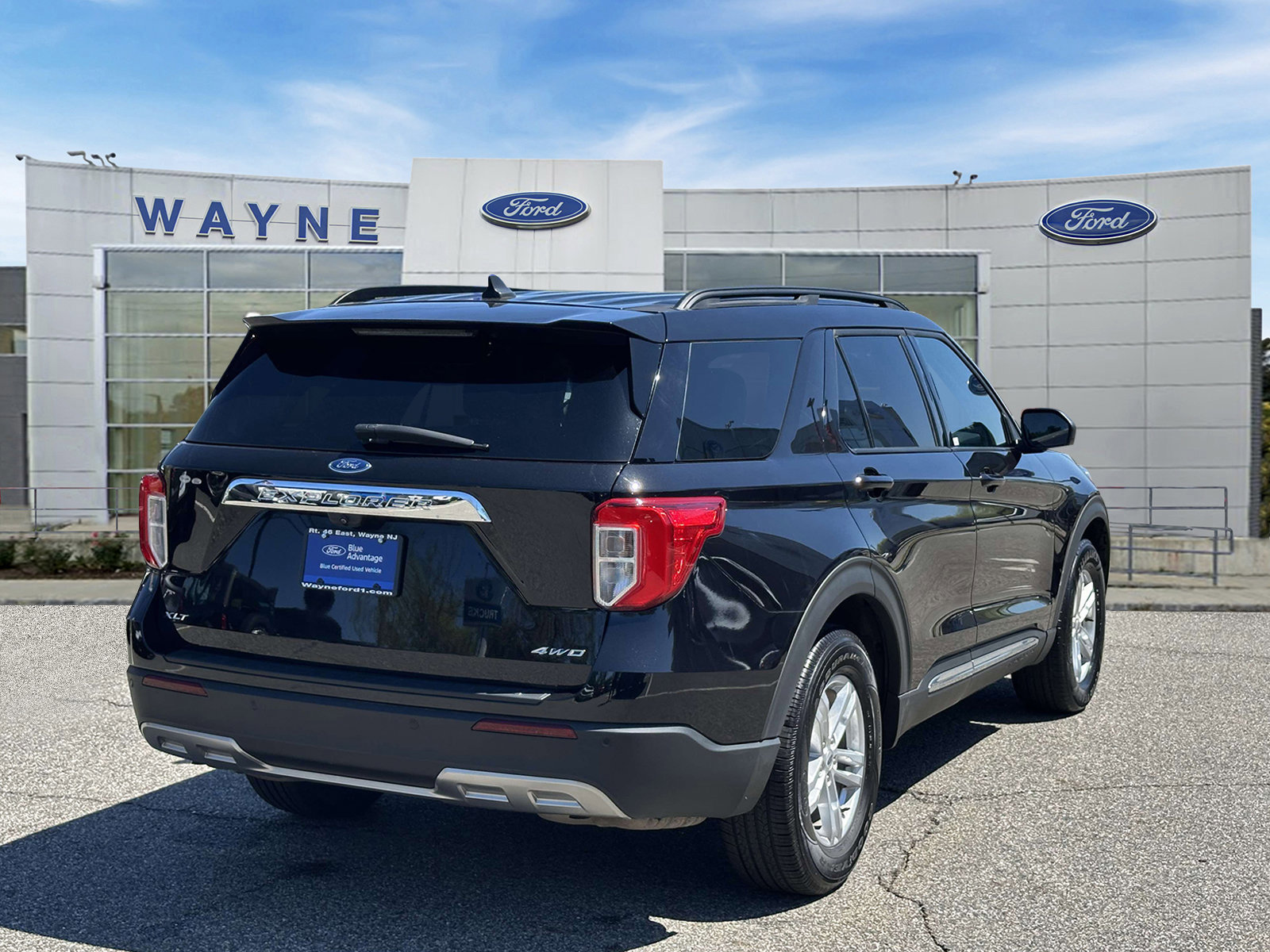 Certified 2022 Ford Explorer XLT w/ Equipment Group 202A AWD/4WD image 4