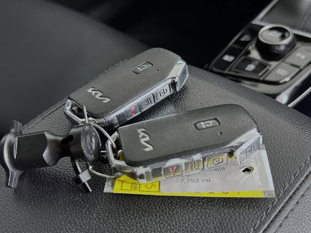 Used 2025 Kia Sportage SX FWD image 22