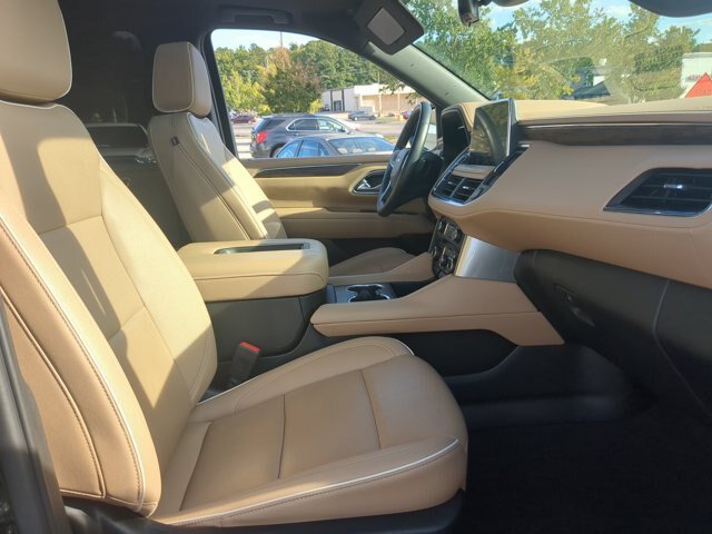 Used 2023 Chevrolet Suburban Premier w/ Premium Package AWD/4WD image 37