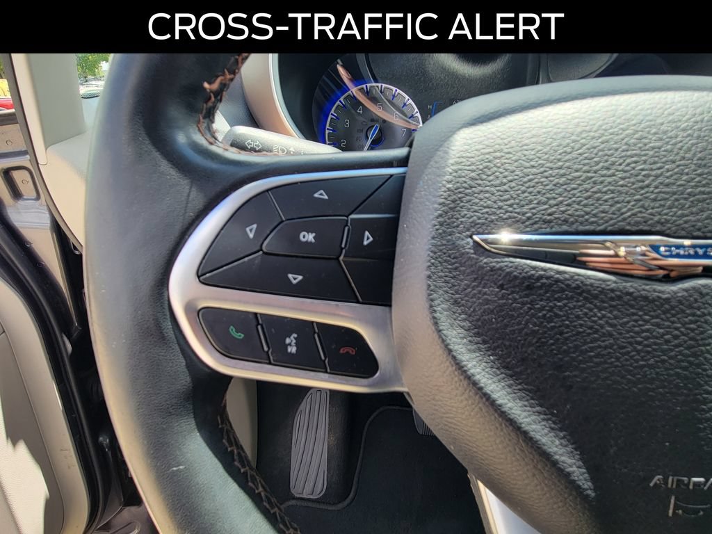 Used 2019 Chrysler Pacifica Touring-L FWD image 23