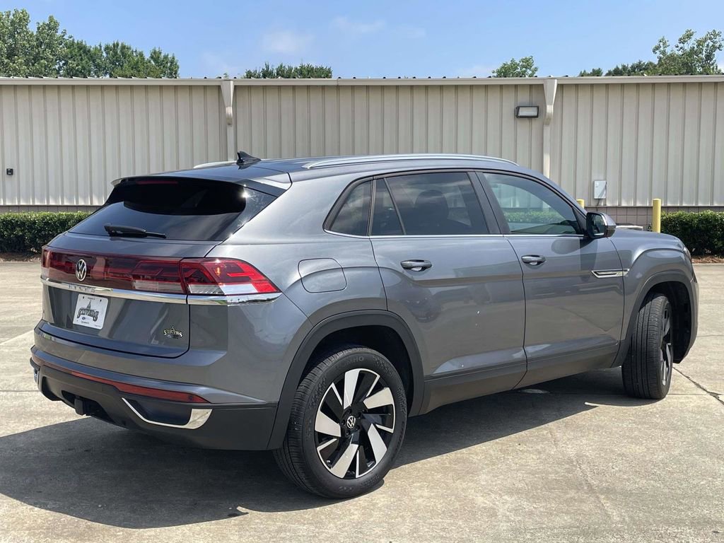 Used 2024 Volkswagen Atlas Cross Sport SE FWD image 3