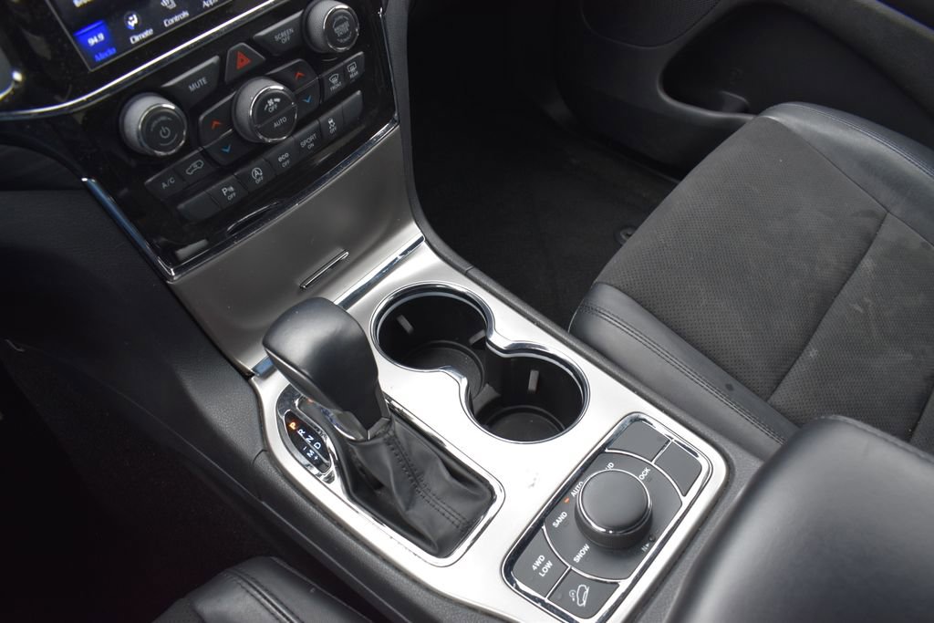 Used 2022 Jeep Grand Cherokee Laredo X image 12