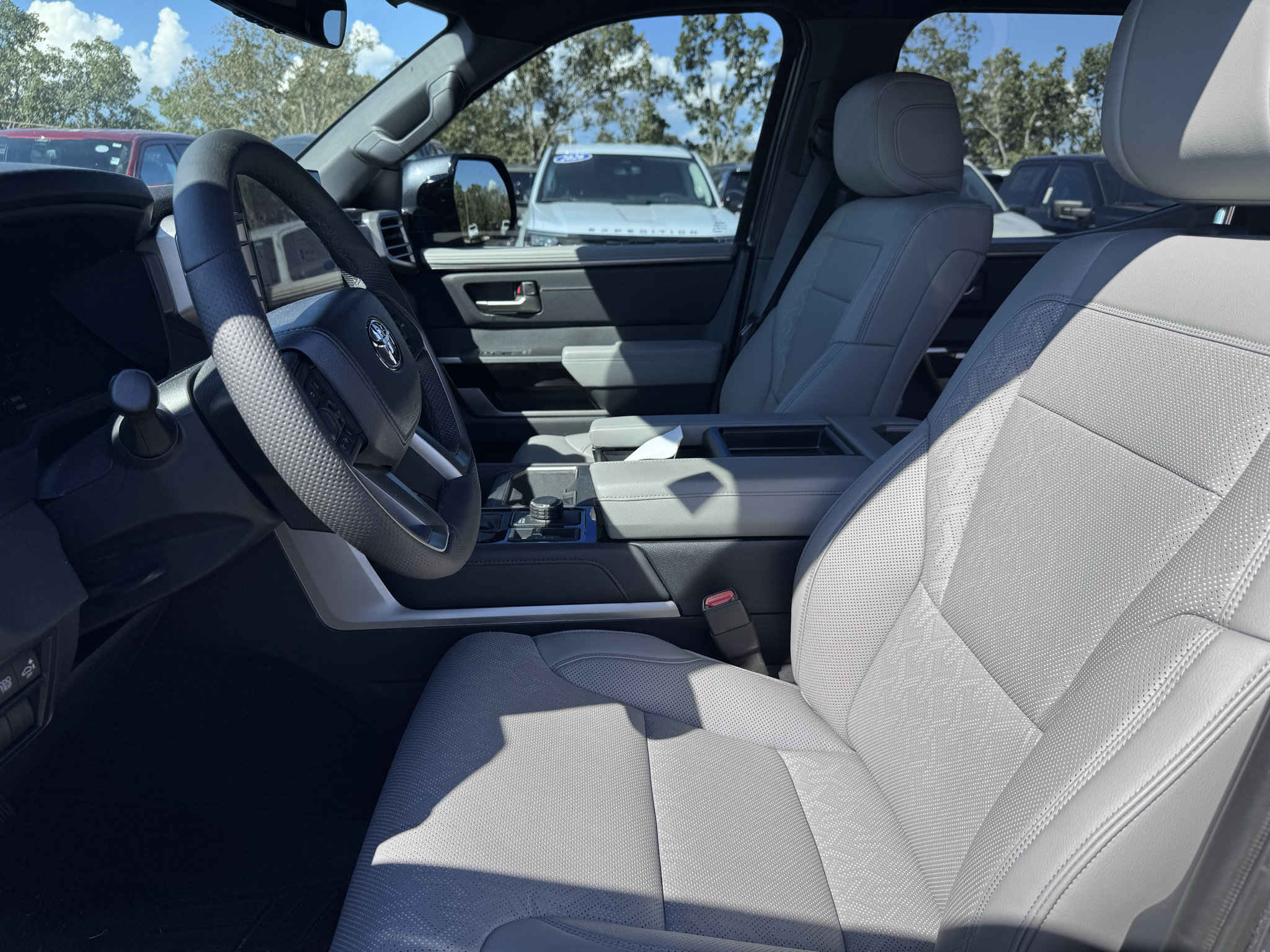 Used 2025 Toyota Tundra Limited AWD/4WD image 13