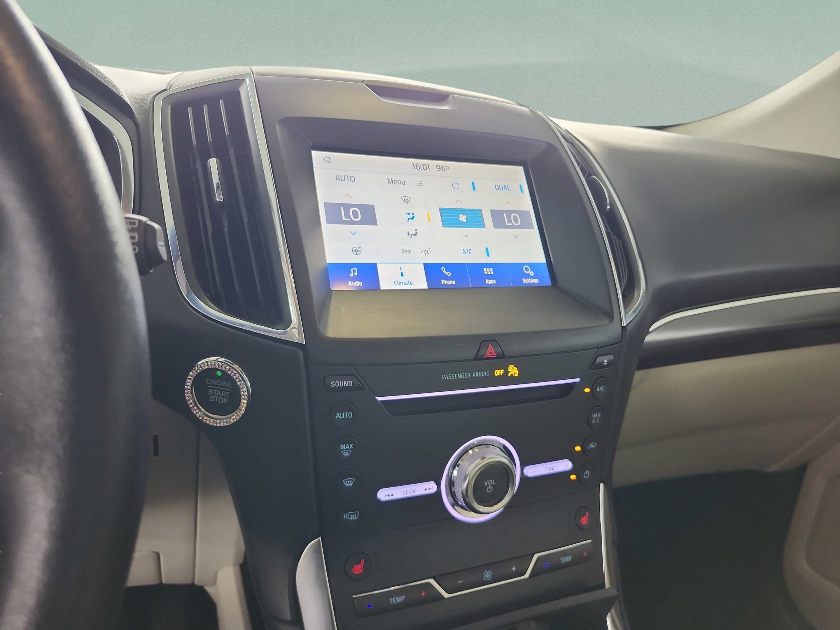 Certified 2019 Ford Edge Titanium w/ Cold Weather Package AWD/4WD image 12