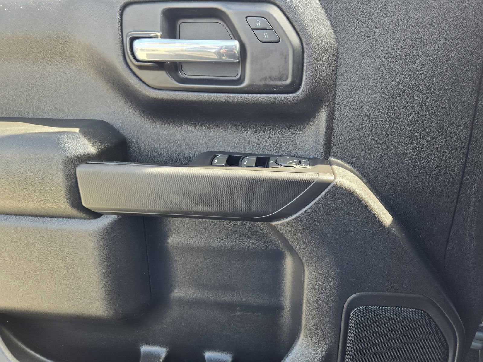 Used 2020 Chevrolet Silverado 1500 Custom w/ Custom Value Package image 7