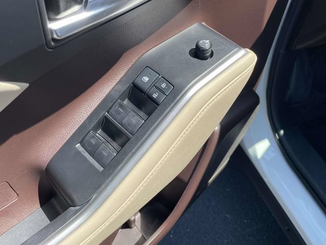Used 2021 Toyota Highlander XLE FWD image 13