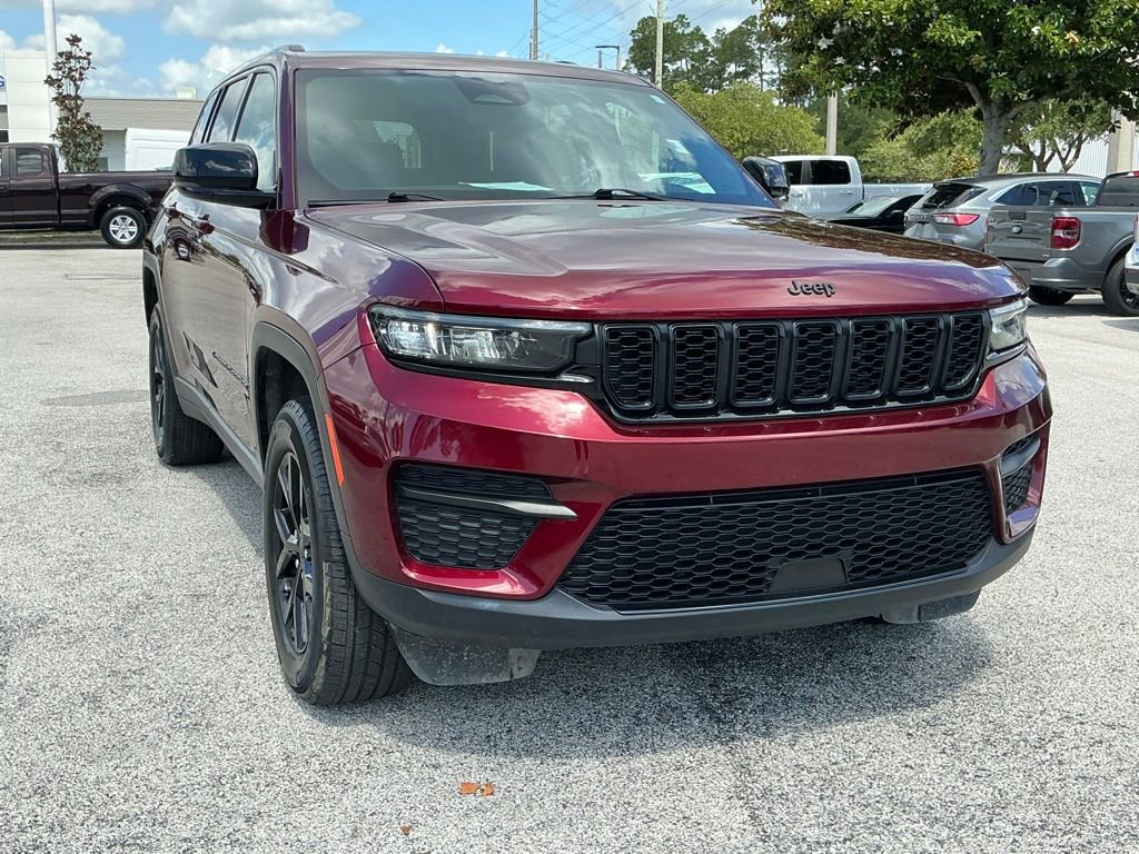 Used 2024 Jeep Grand Cherokee Altitude AWD/4WD image 11