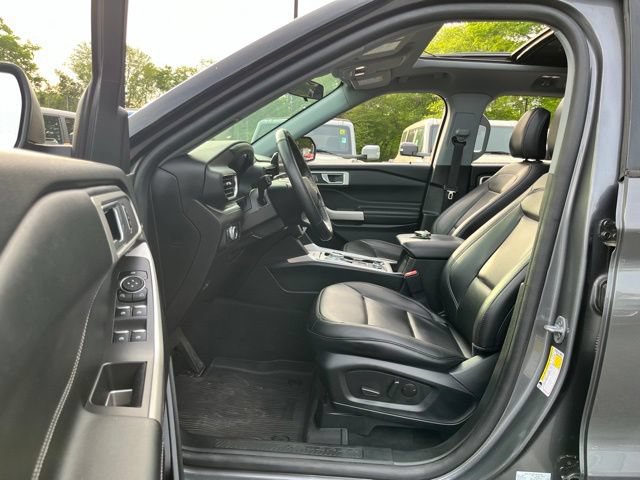 Certified 2022 Ford Explorer XLT w/ Equipment Group 202A AWD/4WD image 15